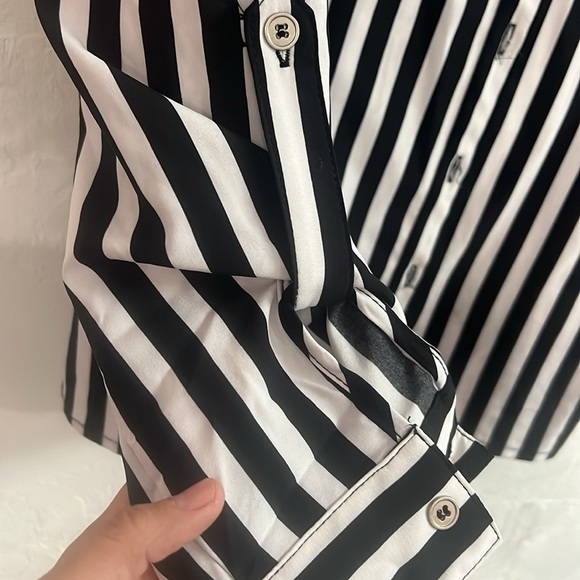 Black and white stripes button shirt size medium - Picture 2 of 5